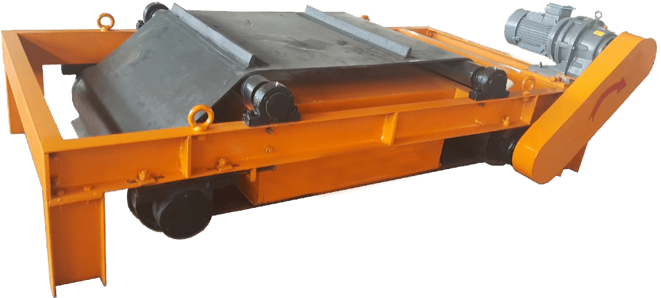 Unit RCYD Series Self-Cleaning Permanent Magnetic Separator terpasang di atas belt conveyor tambang untuk pembersihan otomatis.