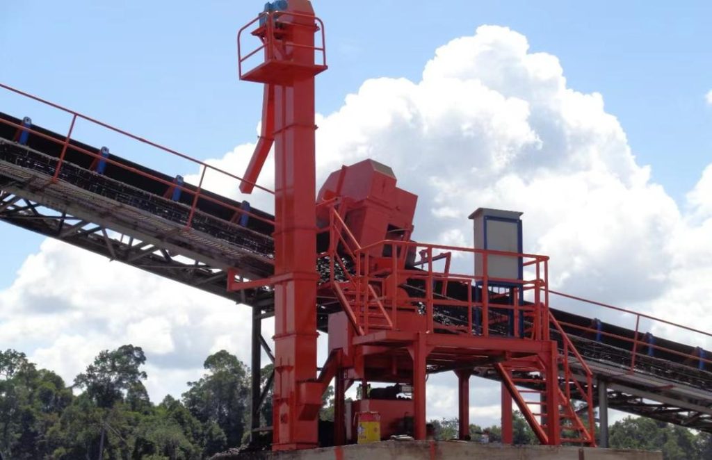 Automatic coal sampler dua tahap dengan crusher dan divider.